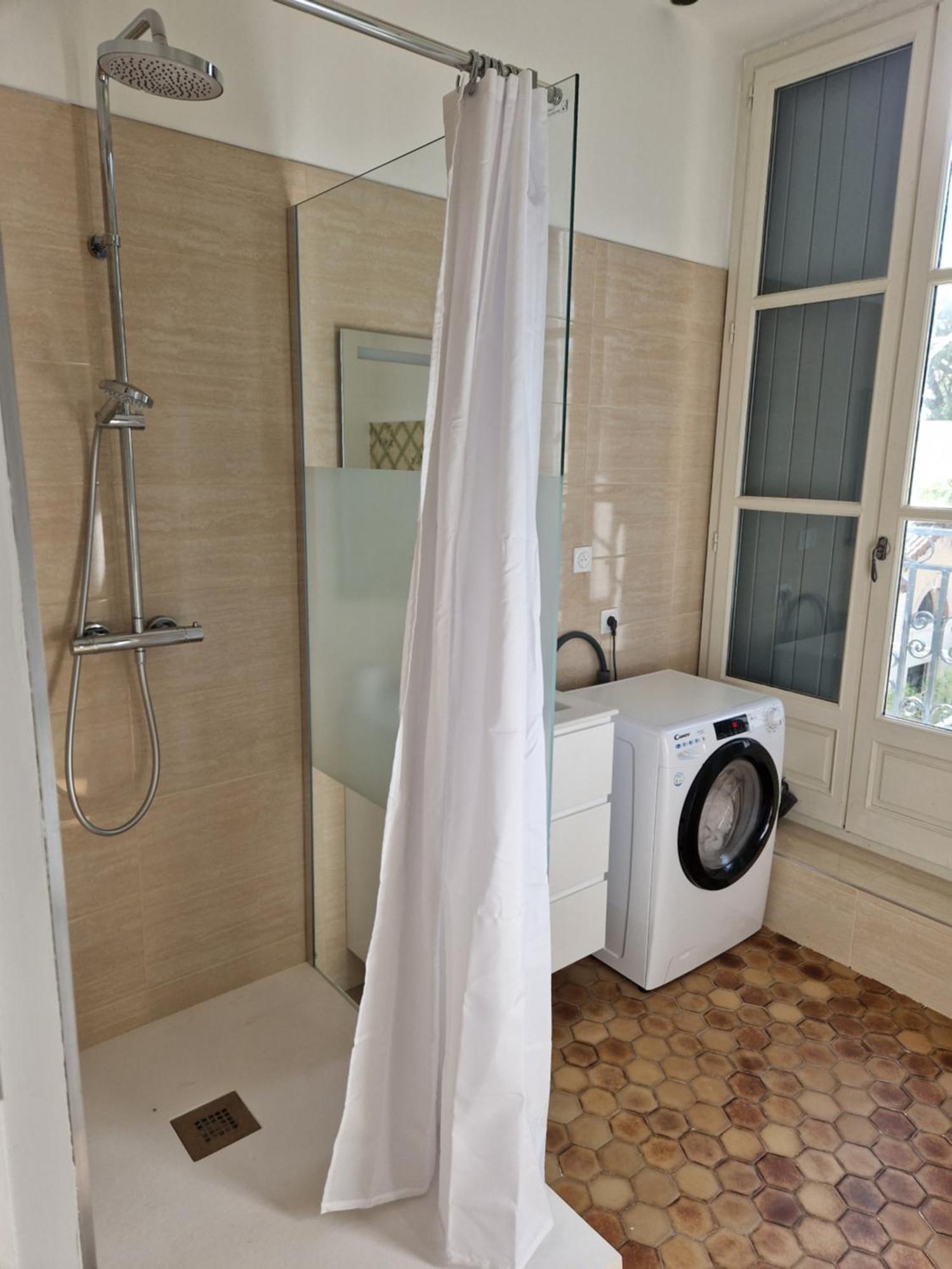 Three-Bedroom Apartment High Floor