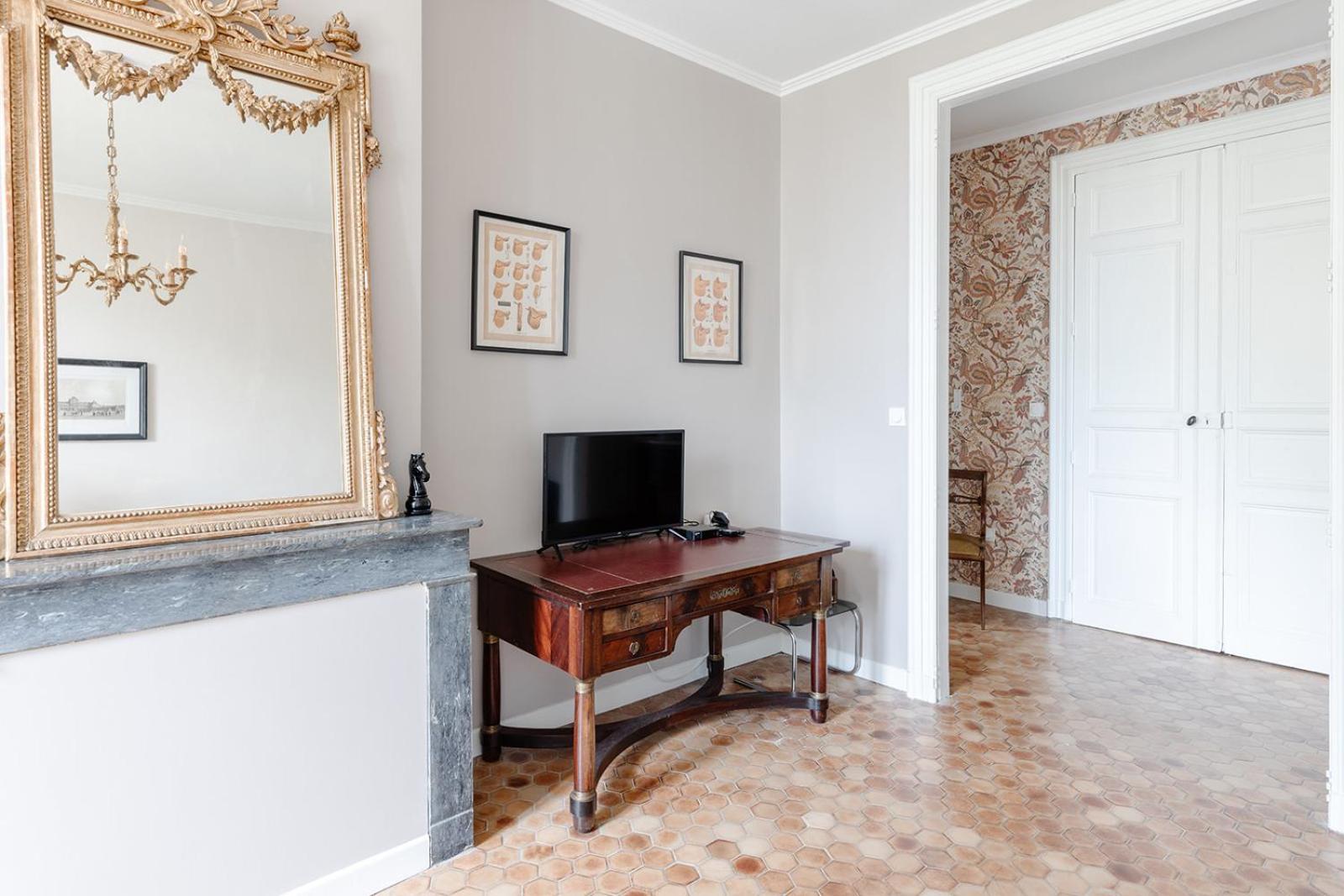 Superior One-Bedroom Apartment